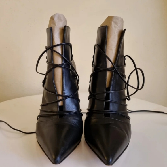 #32 Gianvito Rossi Black Leather Pointy  lace-up booties (heels) Witchy Cool - Picture 5 of 16